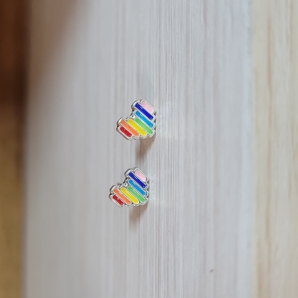 🔥LAST PAIR🔥 TINY RAINBOW HEART STUD EARRINGS - Picture 4 of 5